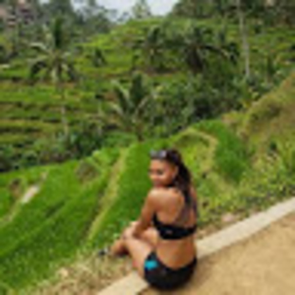 Meet your Posher, Kaitlin - Picture 1 of 1